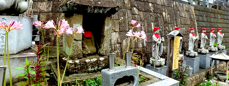 境内における供養と祈り
